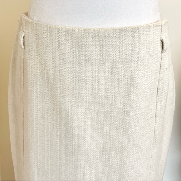 Classic Burberry wool blend knit pencil skirt! - Picture 3 of 15